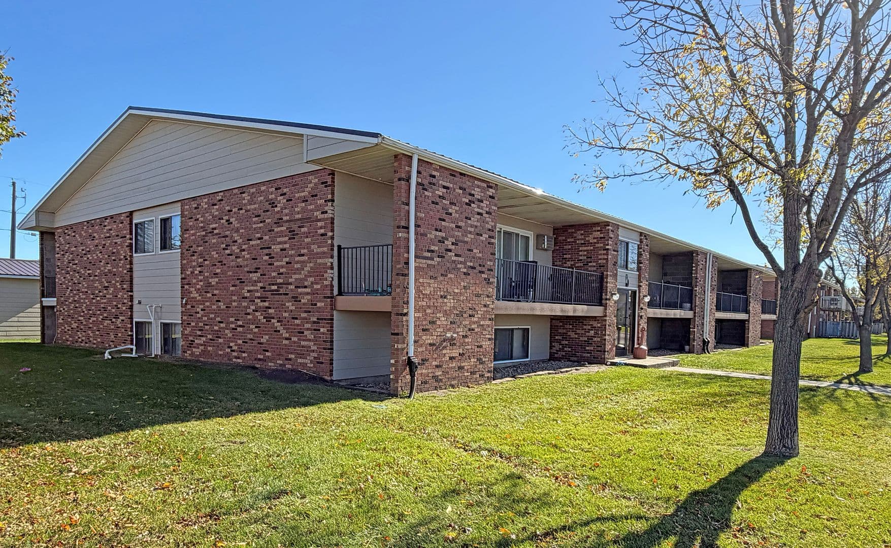 Minot Apartment: 525 22nd Avenue NW