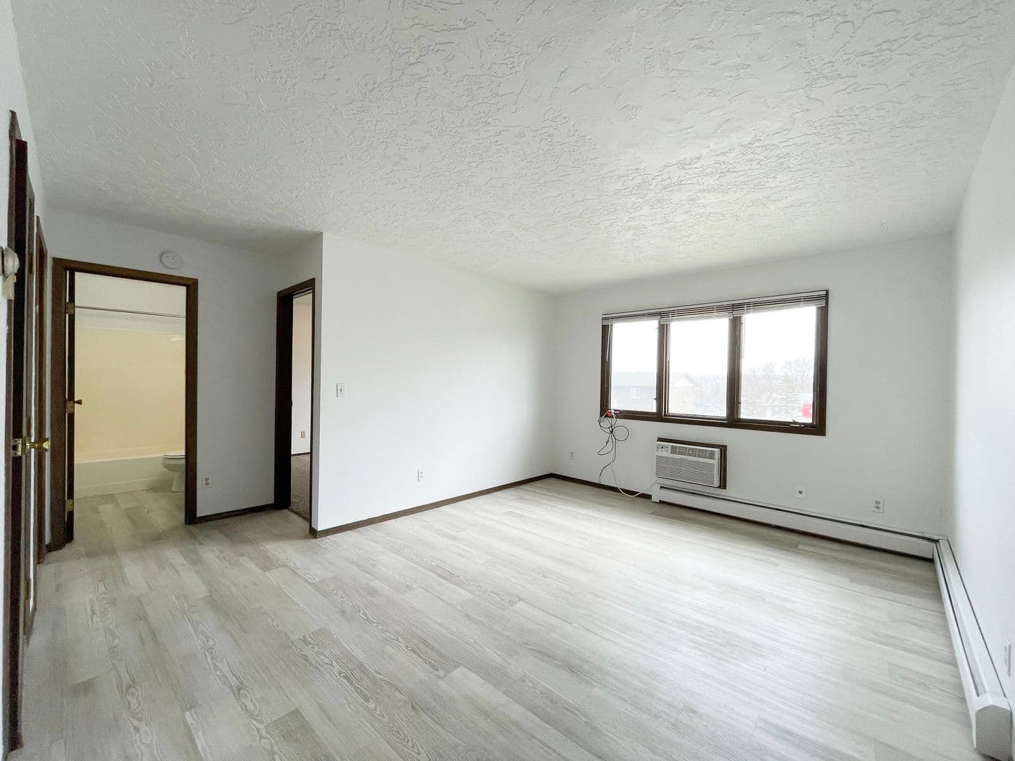 Minot Apartment: 1308 14th Avenue NW