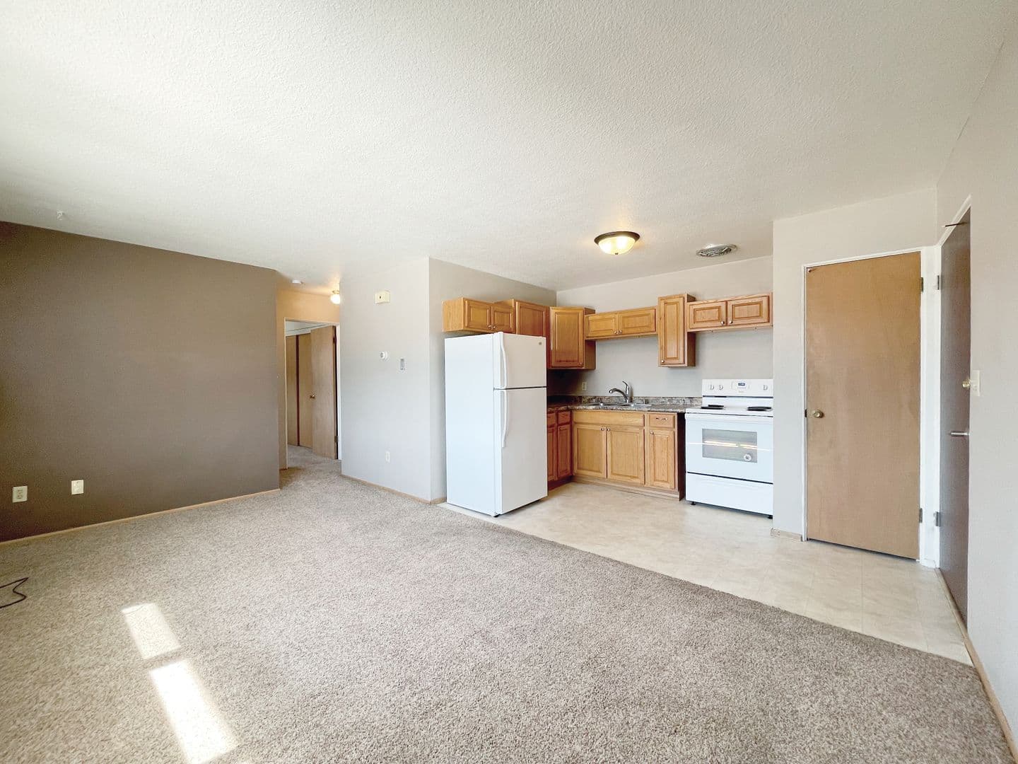 Minot Apartment: 405 11th Avenue SW