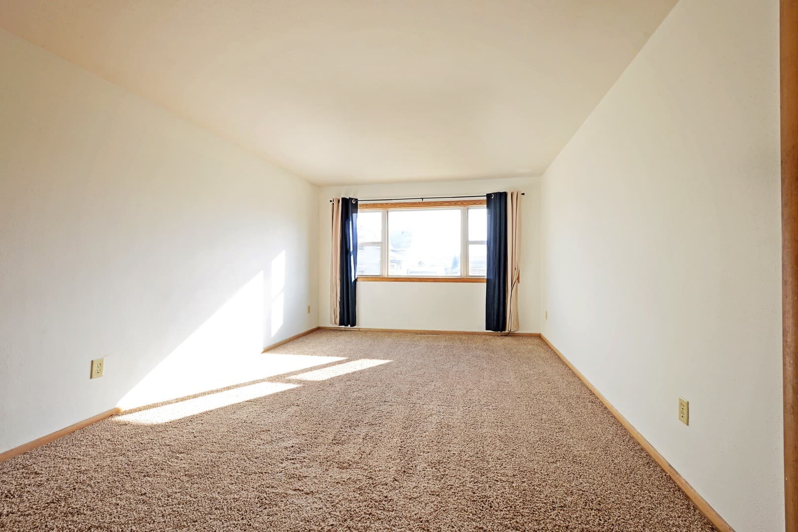 Minot Apartment: 509 11th Avenue NE
