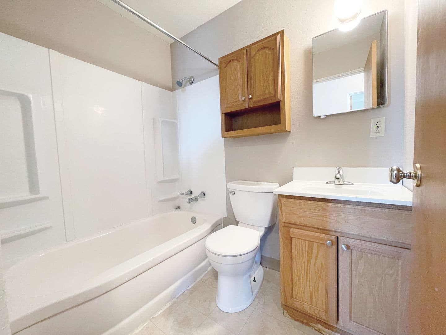 Minot Apartment: 405 11th Avenue SW