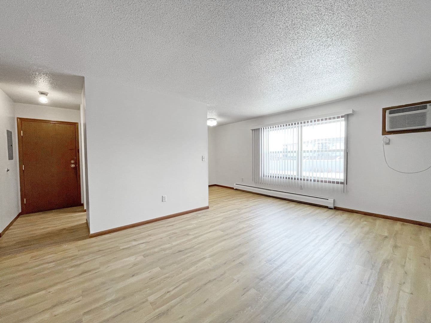 Minot Apartment: 3100-3122 14th Street SW