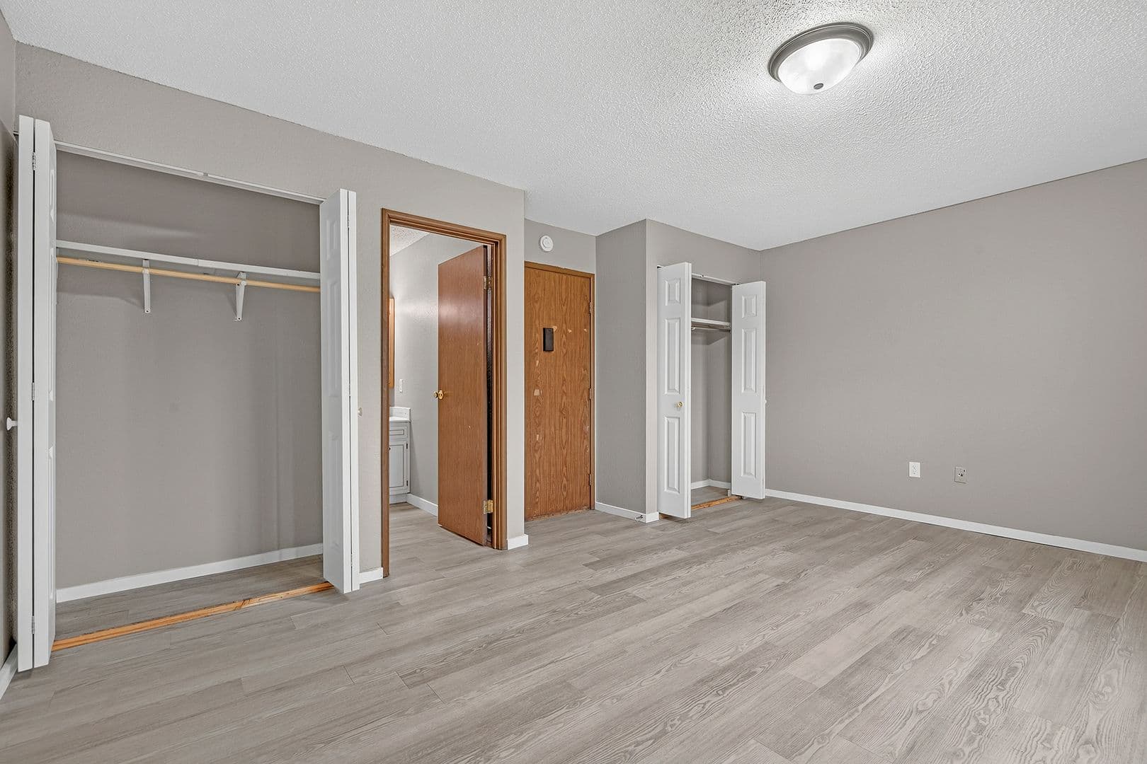 Minot Apartment: 505, 525, 605 & 705 Park Street