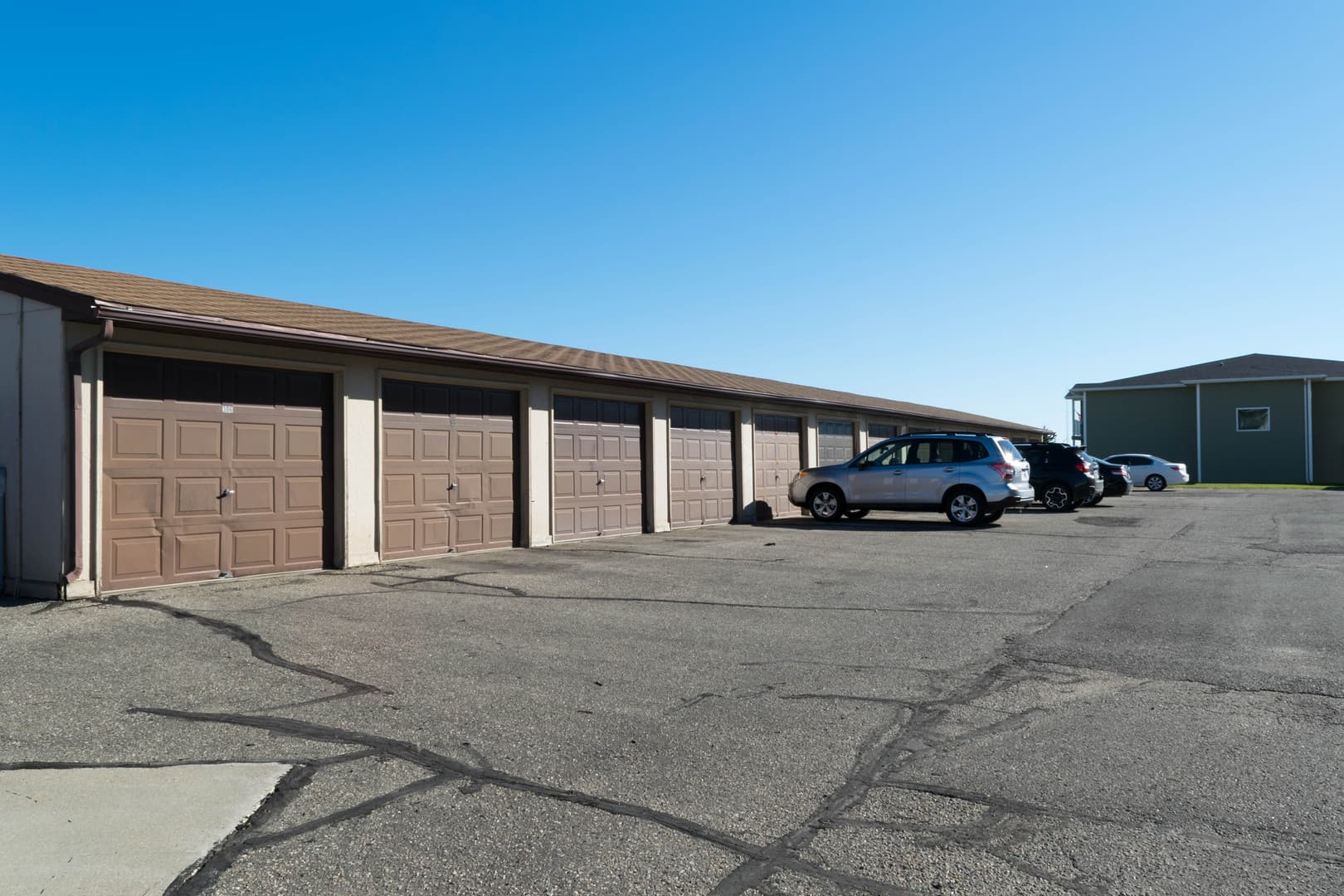 Minot Apartment: 1112 32nd Avenue SW