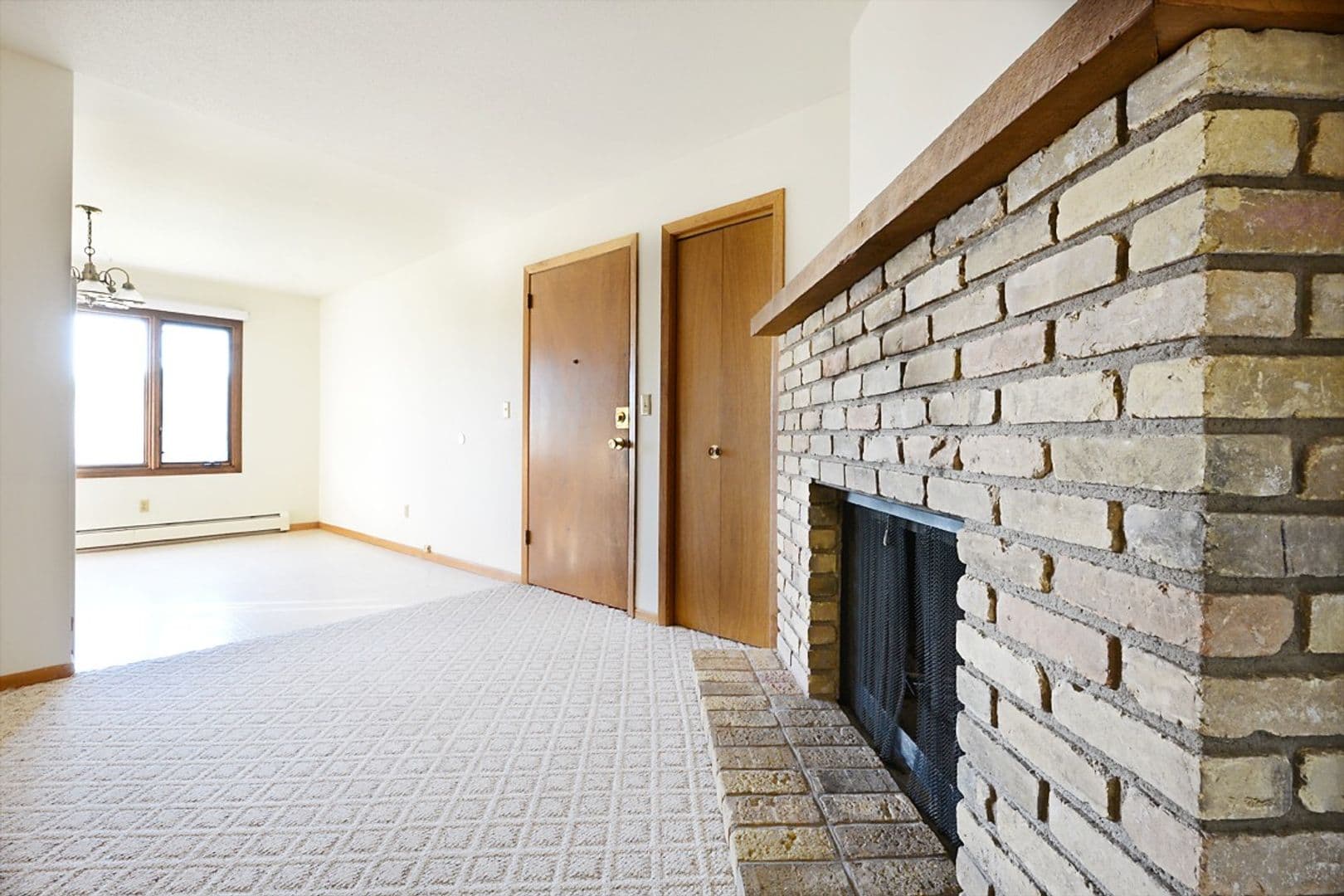 Minot Apartment: 605 19th Avenue SE