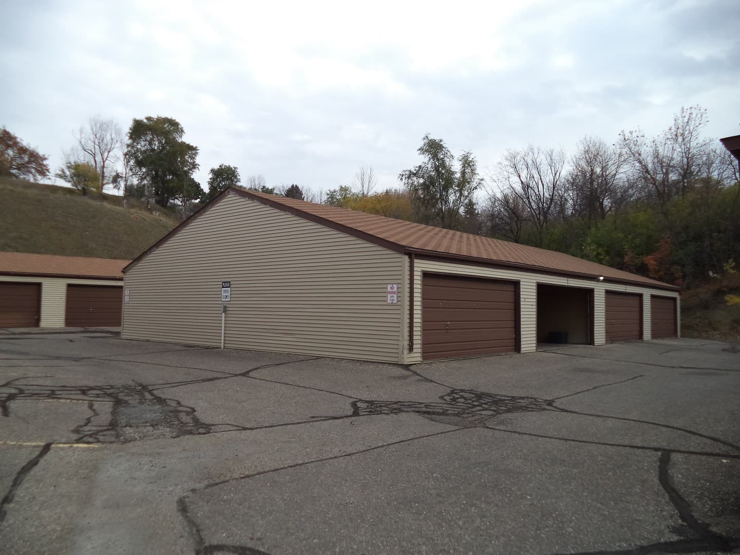 Minot Apartment: 707 6th Avenue SW