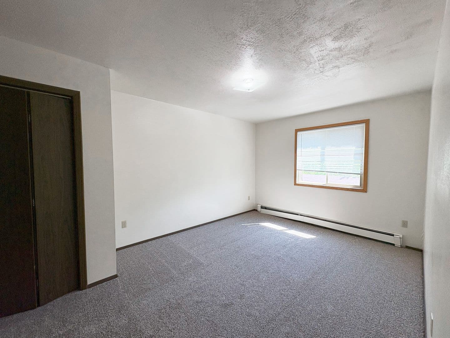 Minot Apartment: 1400-1446 8th St. NW