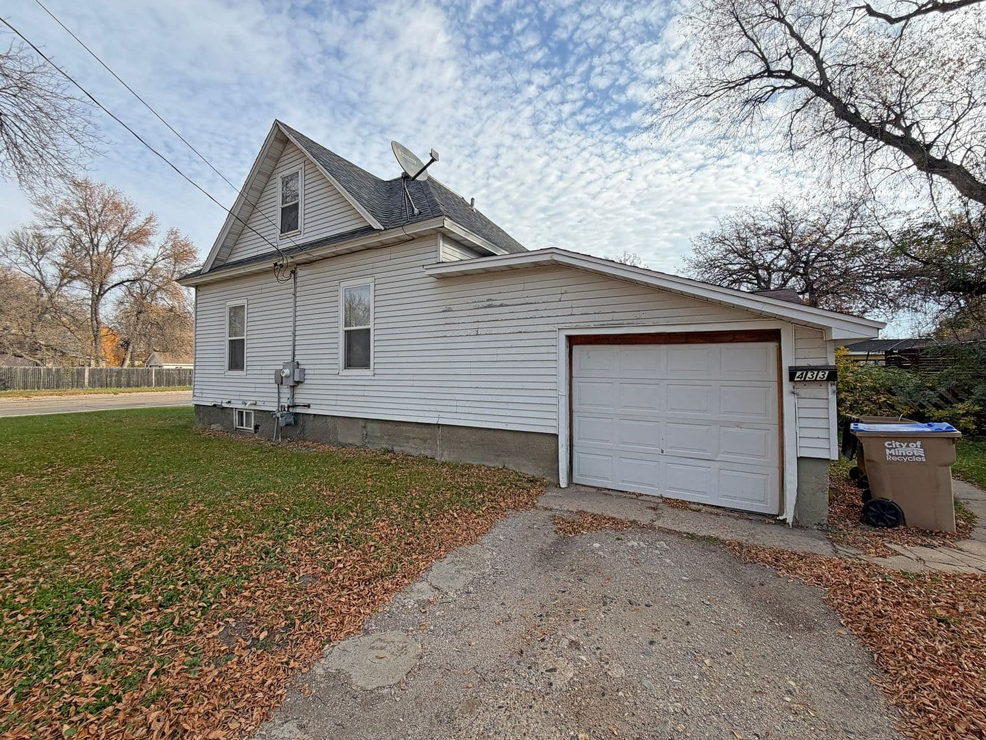 Minot House: 433 3rd Avenue NW