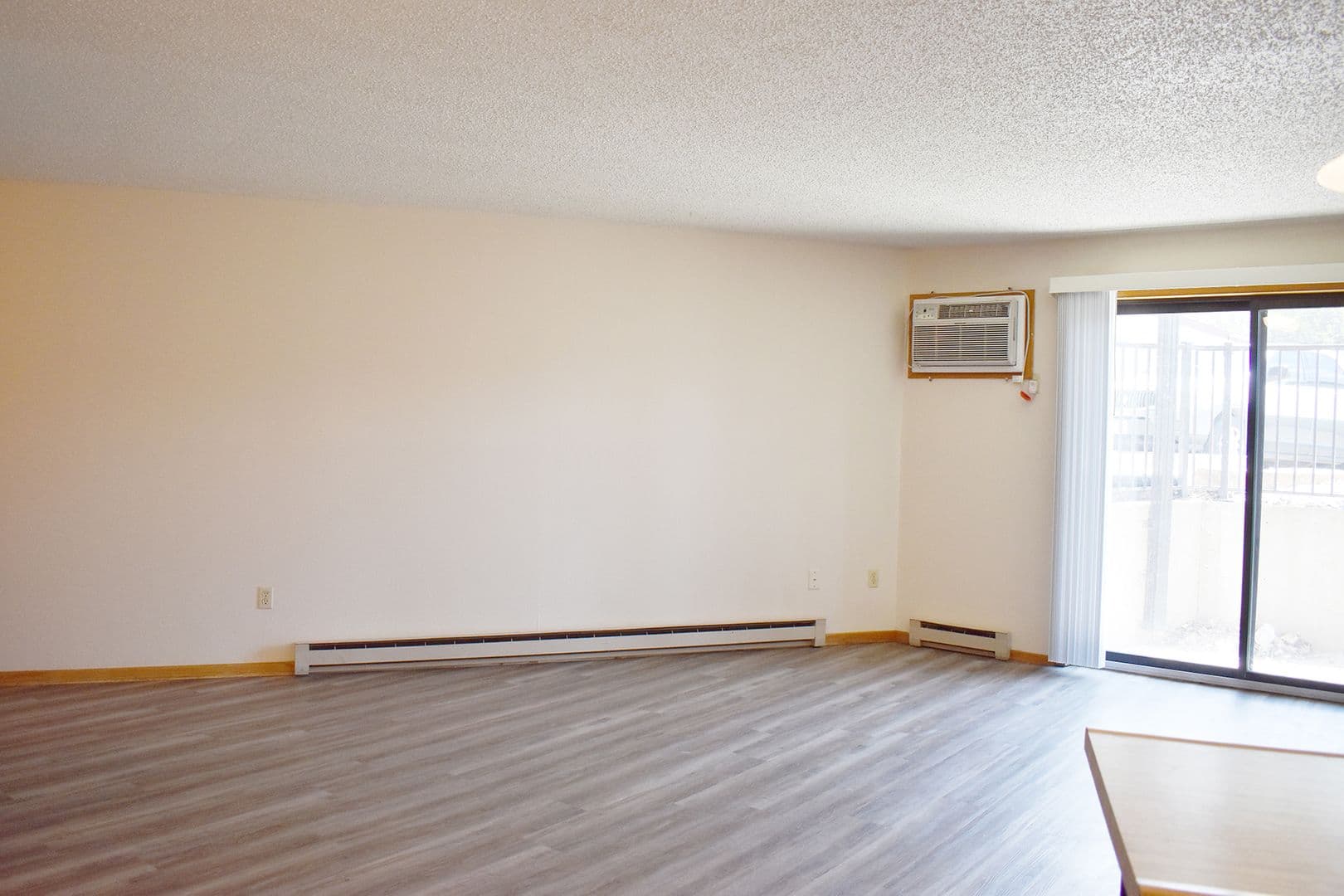Minot Apartment: 707 6th Avenue SW