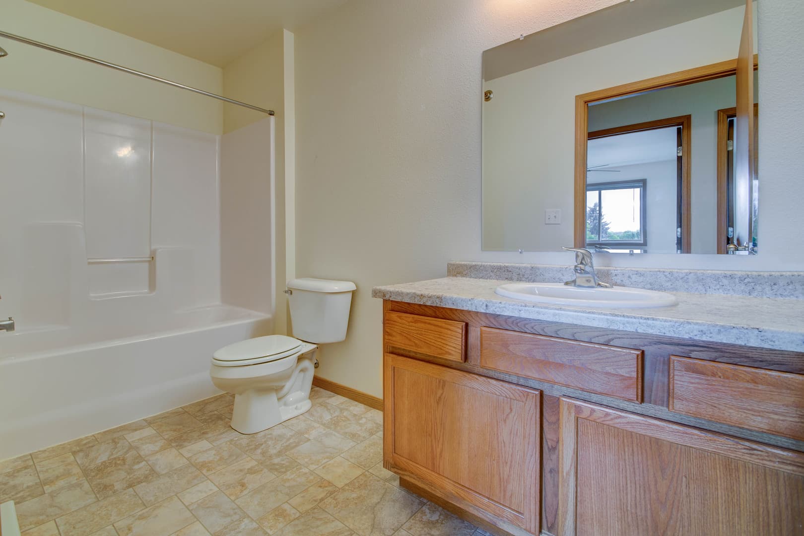 Minot Apartment: 816 10th Avenue NW