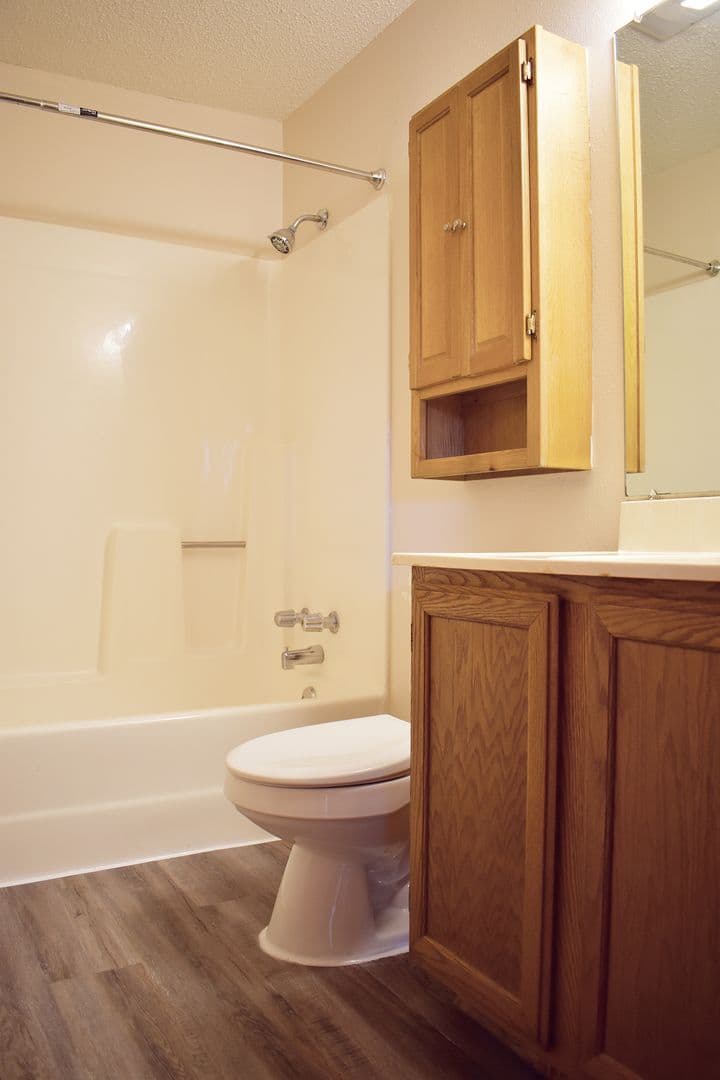 Minot Apartment: 707 6th Avenue SW