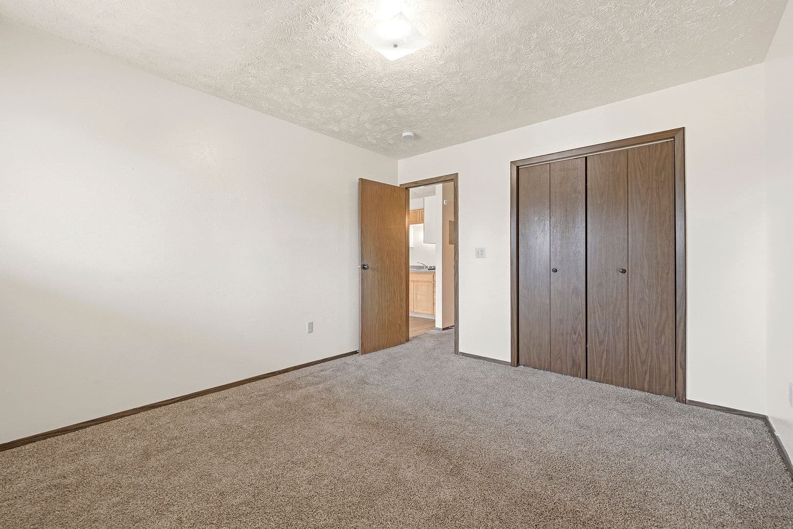 Minot Apartment: 525 22nd Avenue NW