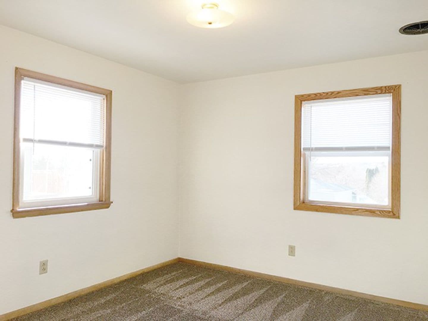 Minot Apartment: 509 11th Avenue NE