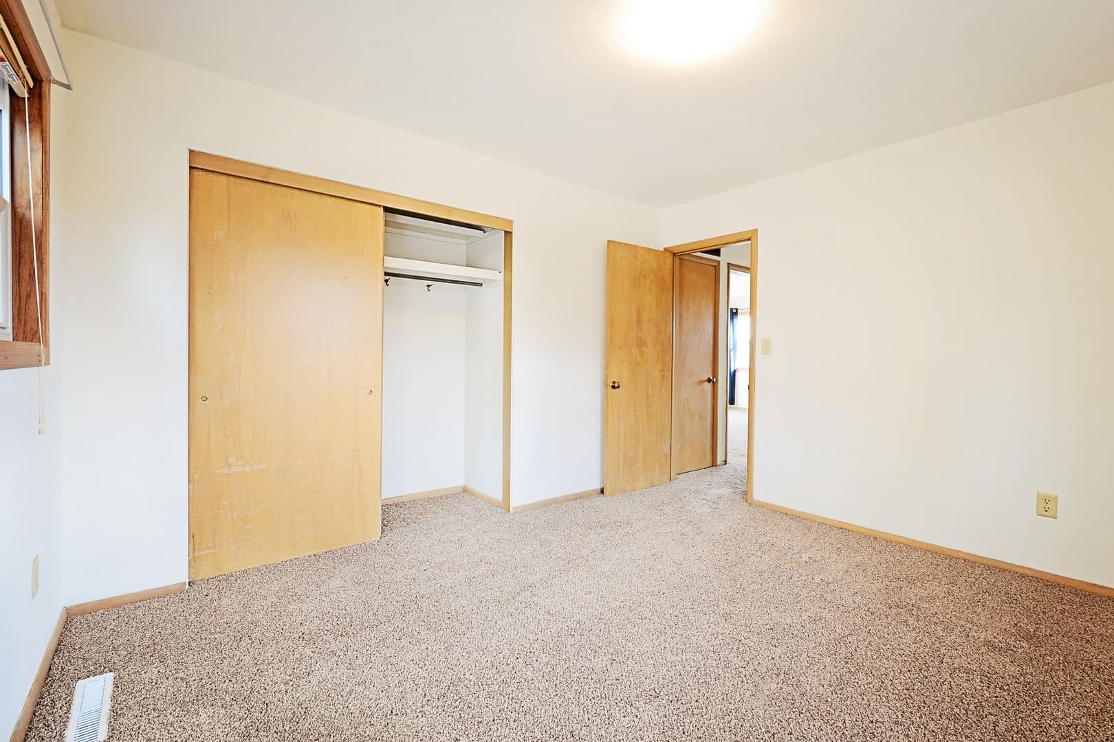 Minot Apartment: 509 11th Avenue NE