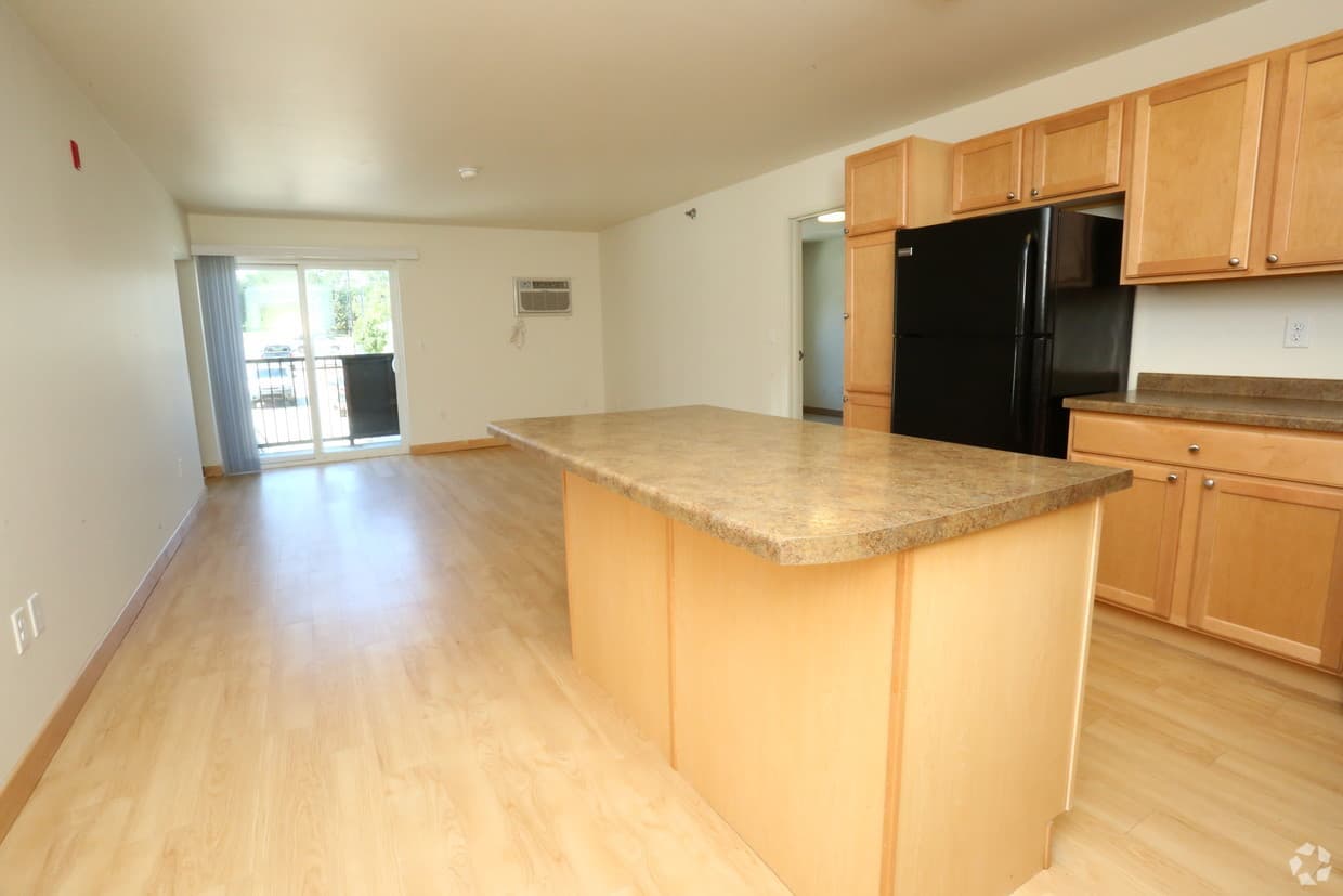 Williston Apartment: 705 E. Highland Drive