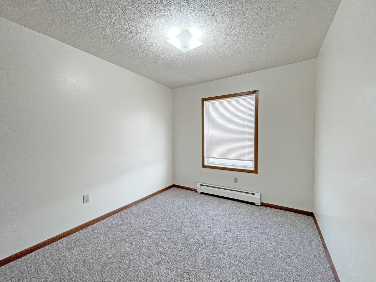 Minot Apartment: 3100-3122 14th Street SW