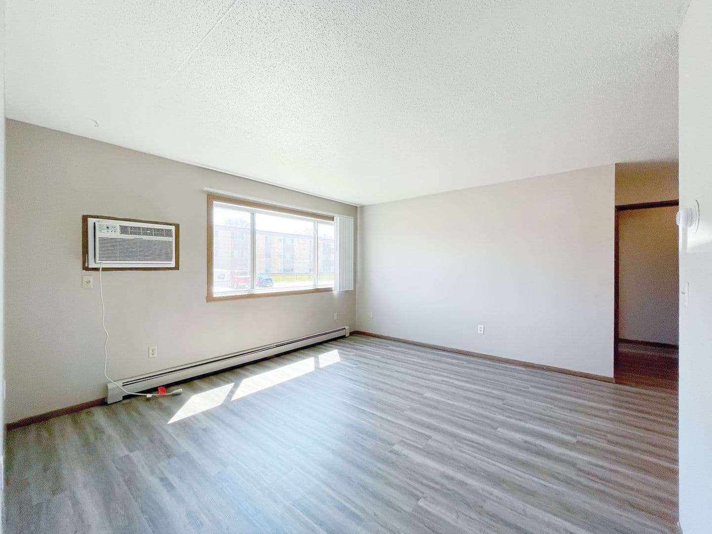 Minot Apartment: 505, 525, 605 & 705 Park Street