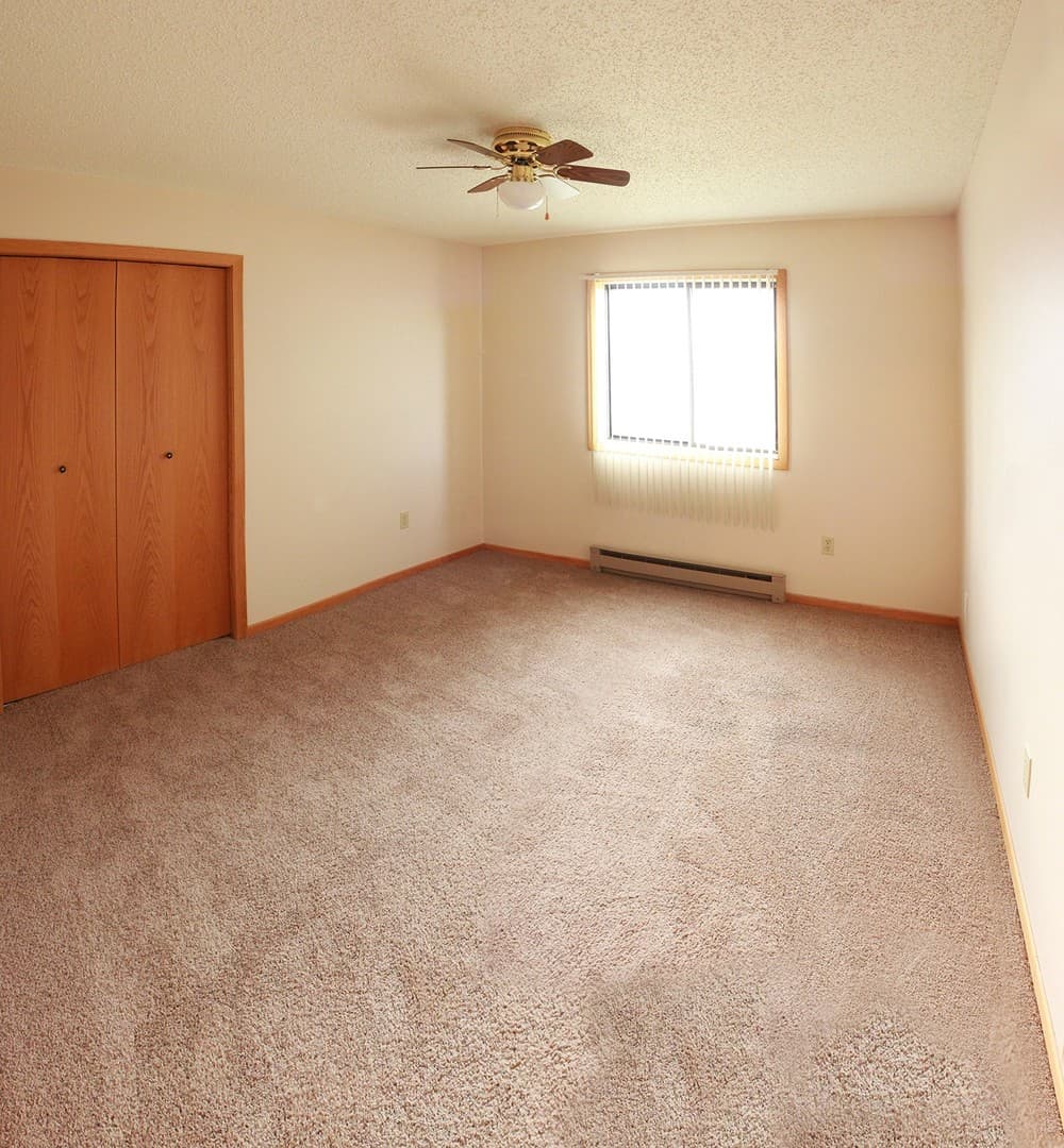 Minot Apartment: 707 6th Avenue SW