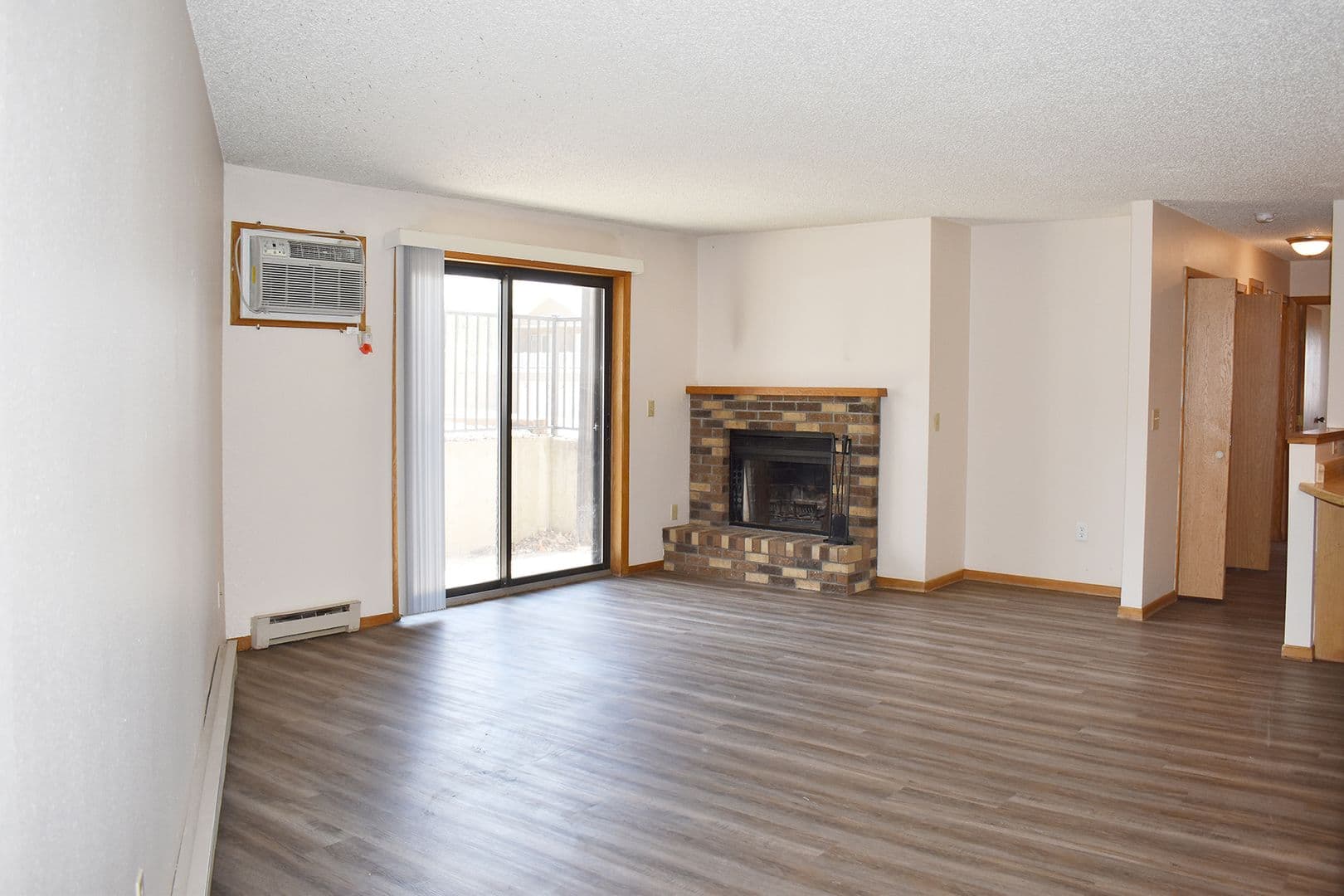 Minot Apartment: 707 6th Avenue SW