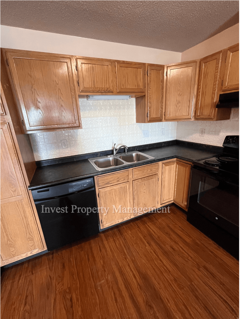 Rush City Apartment: 105 N Eliot Ave