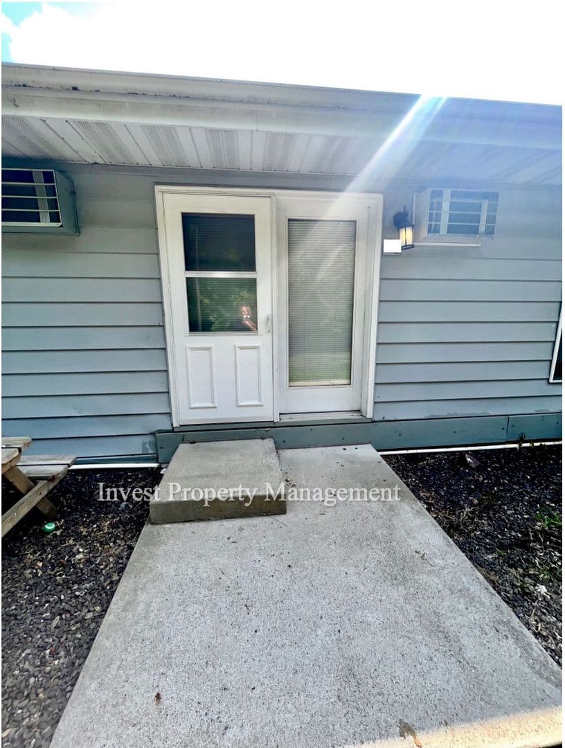 Rush City Apartment: 105 N Eliot Ave