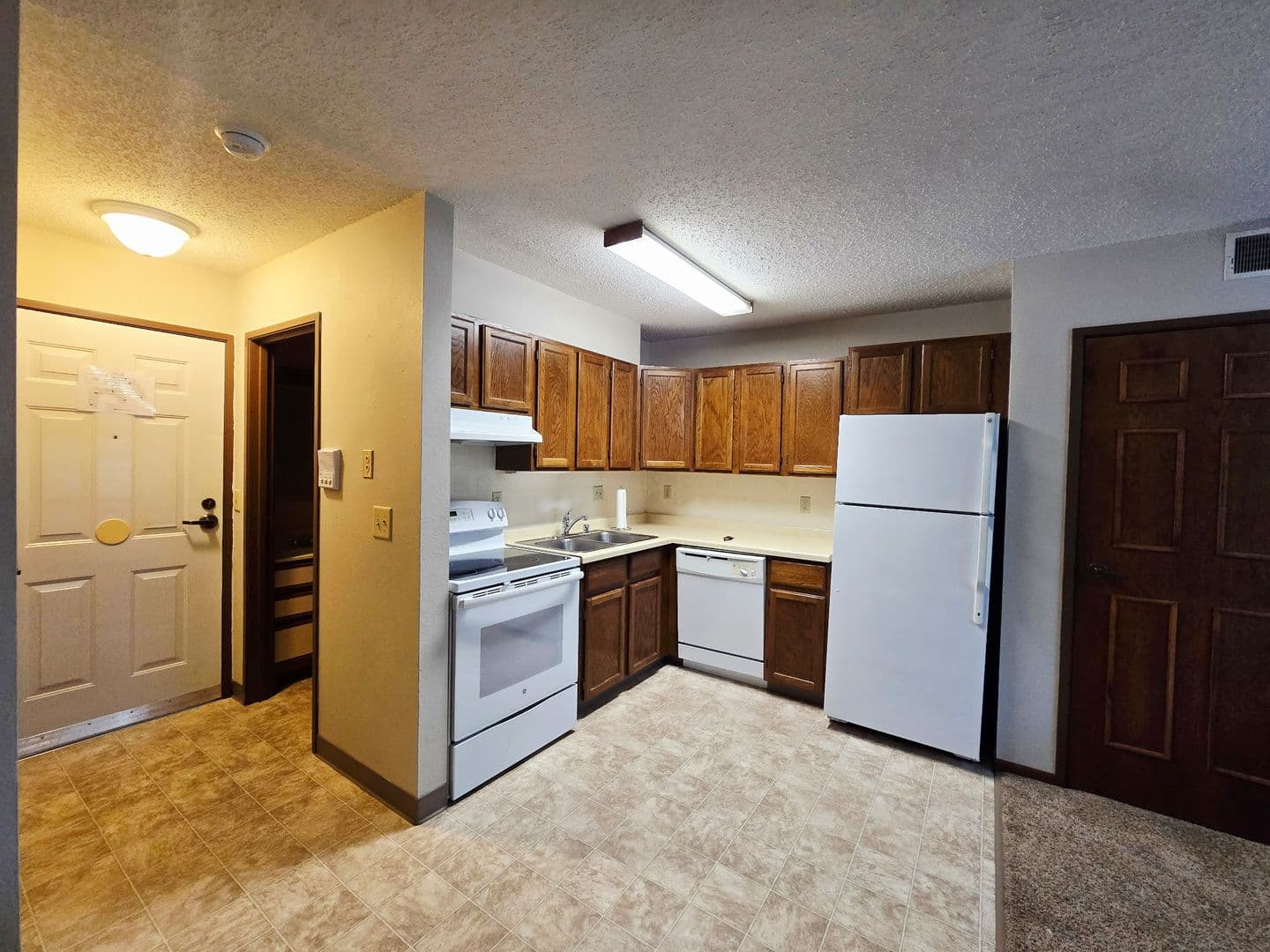 Wausau Apartment: 400 River Drive