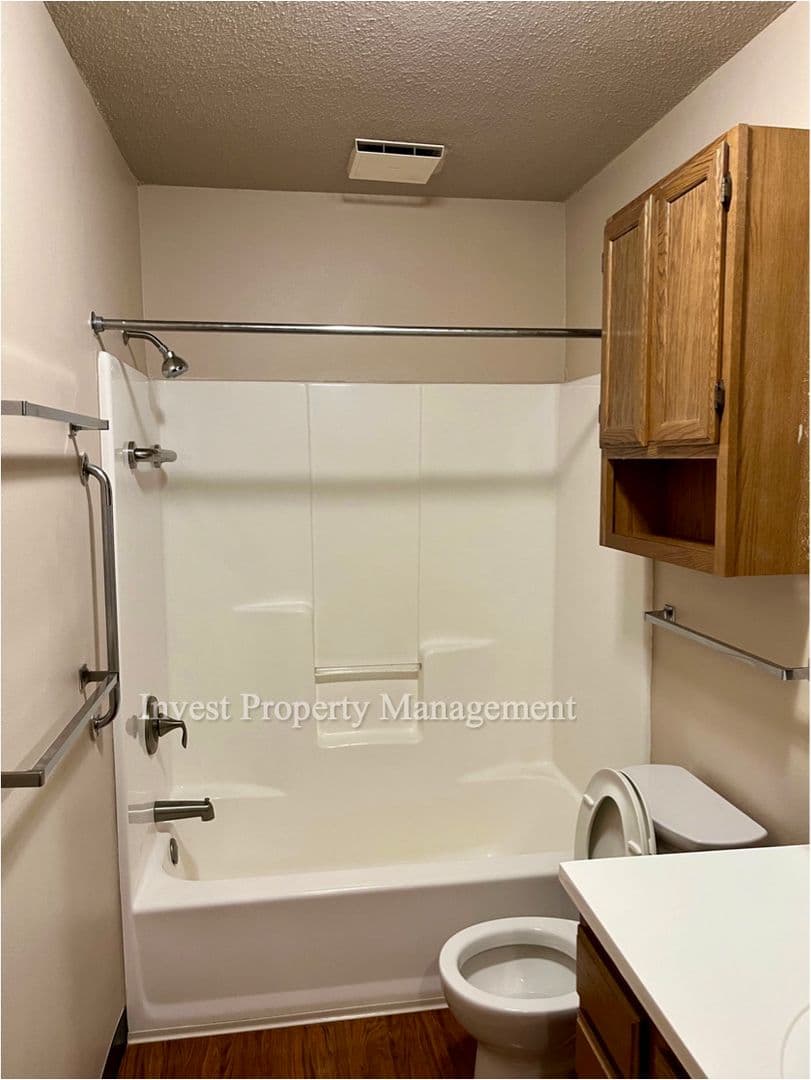 Rush City Apartment: 105 N Eliot Ave