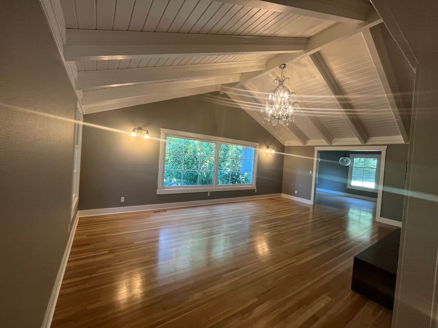 Vancouver House: 601 Rhododendron Drive