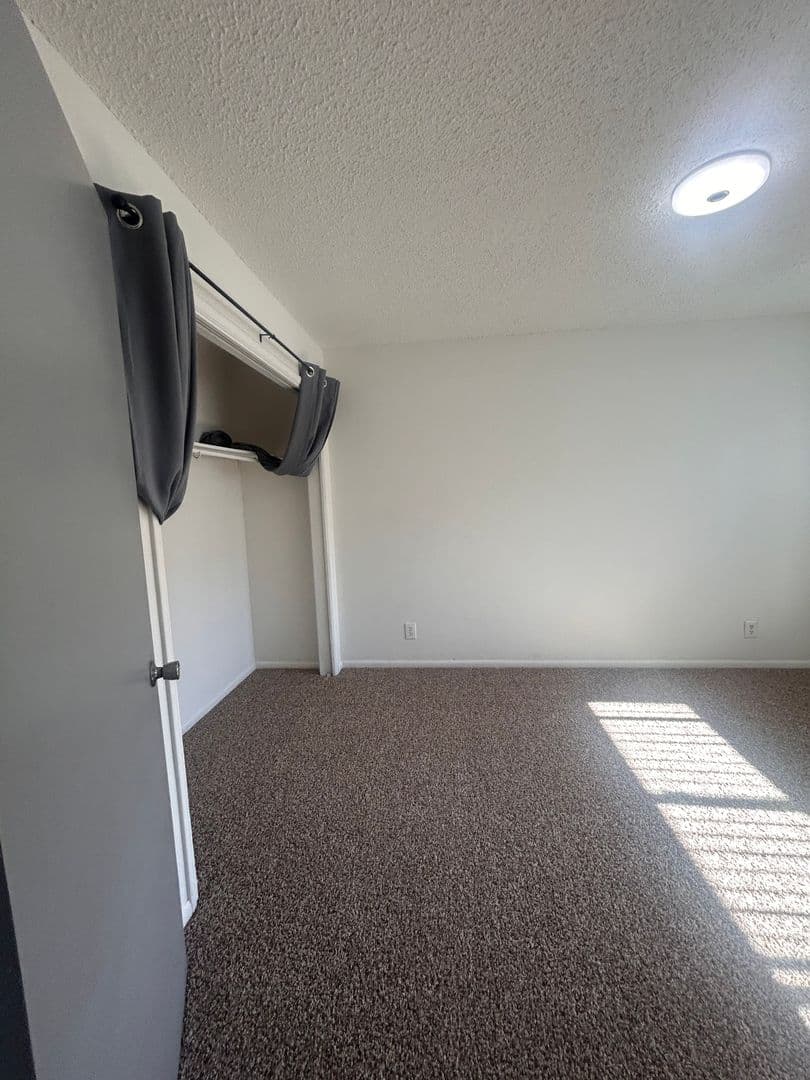 Longview Apartment: 1940 33 Avenue - 07