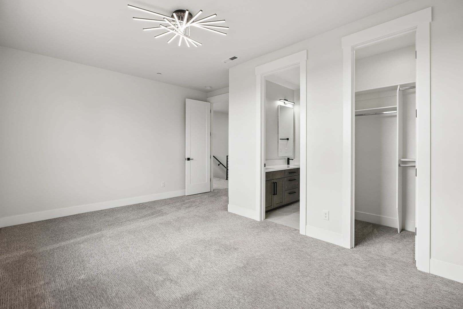Washougal House: 1757 N Columbia Ridge Way