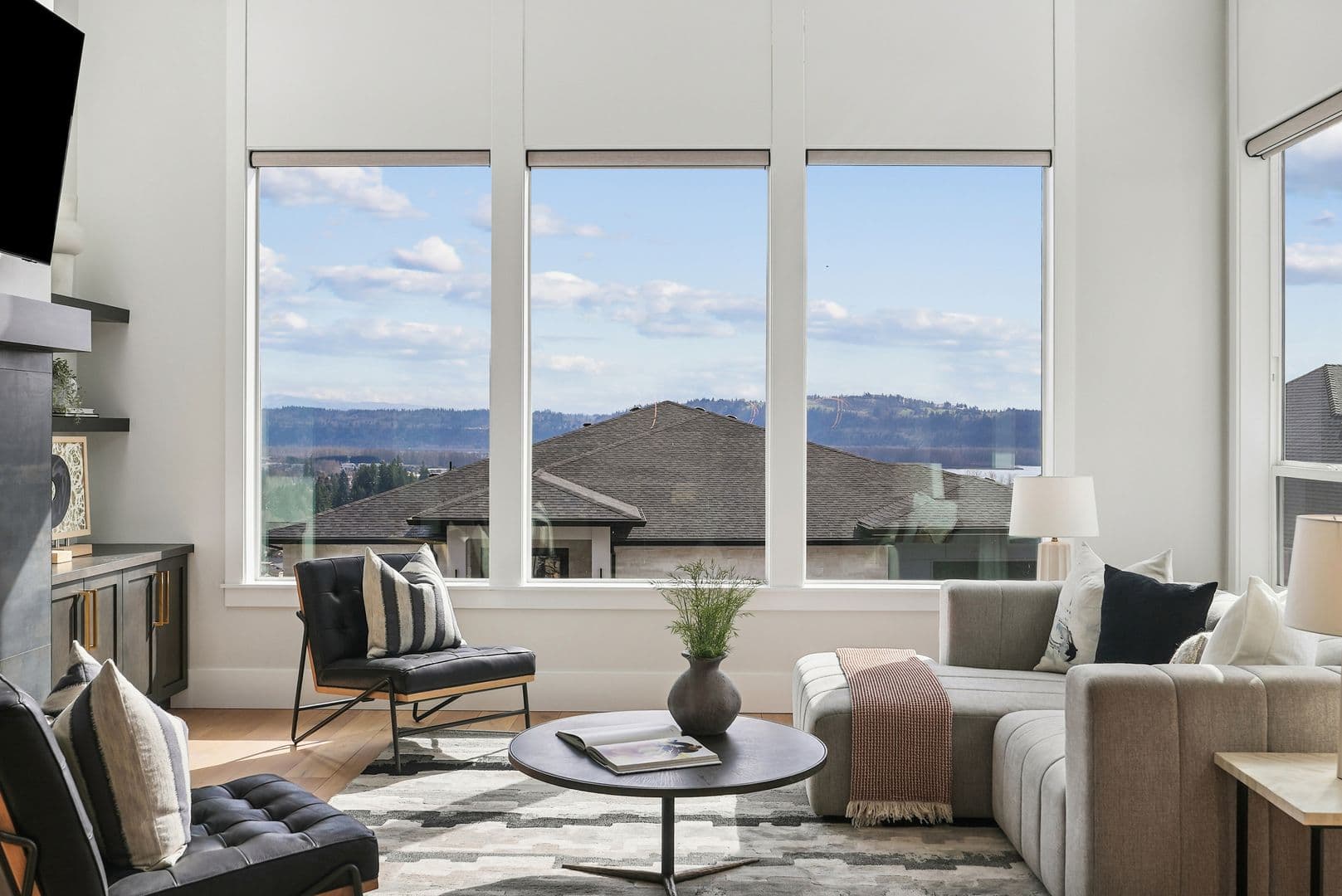 Washougal House: 1757 N Columbia Ridge Way