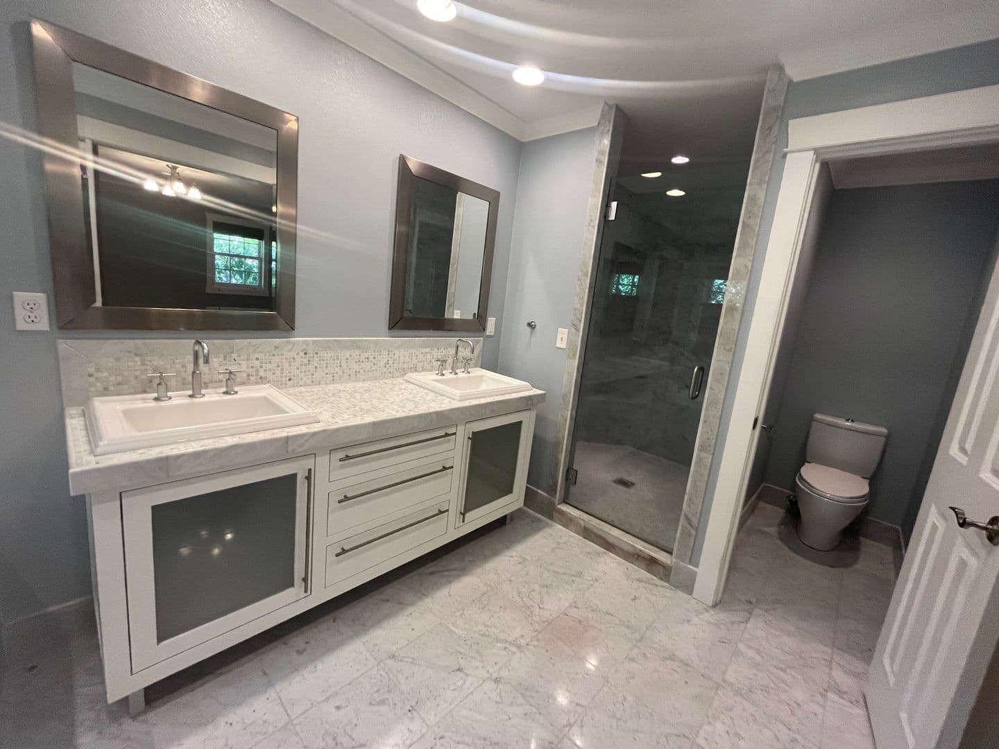 Vancouver House: 601 Rhododendron Drive