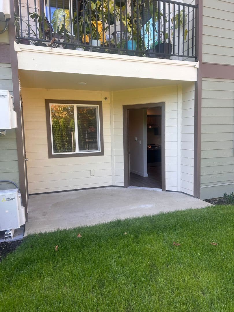 Vancouver Apartment: 404 NE 117 Avenue #102