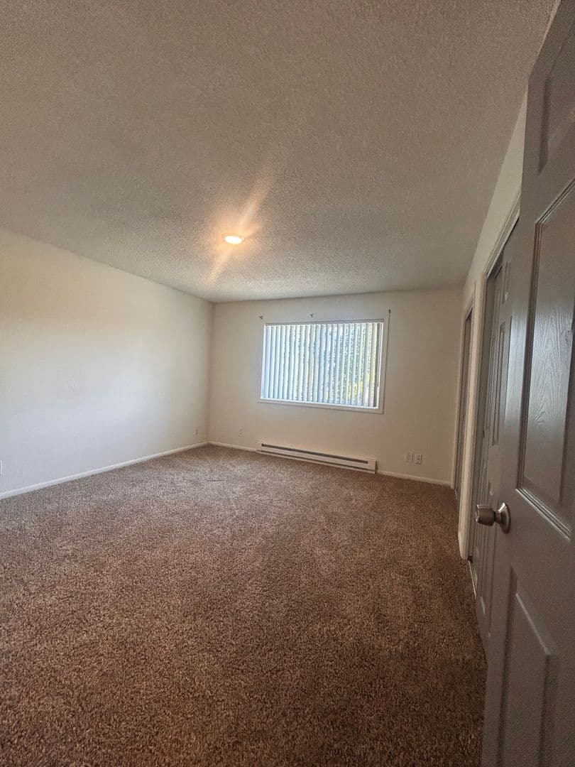 Longview Apartment: 1950 33 Avenue - 11