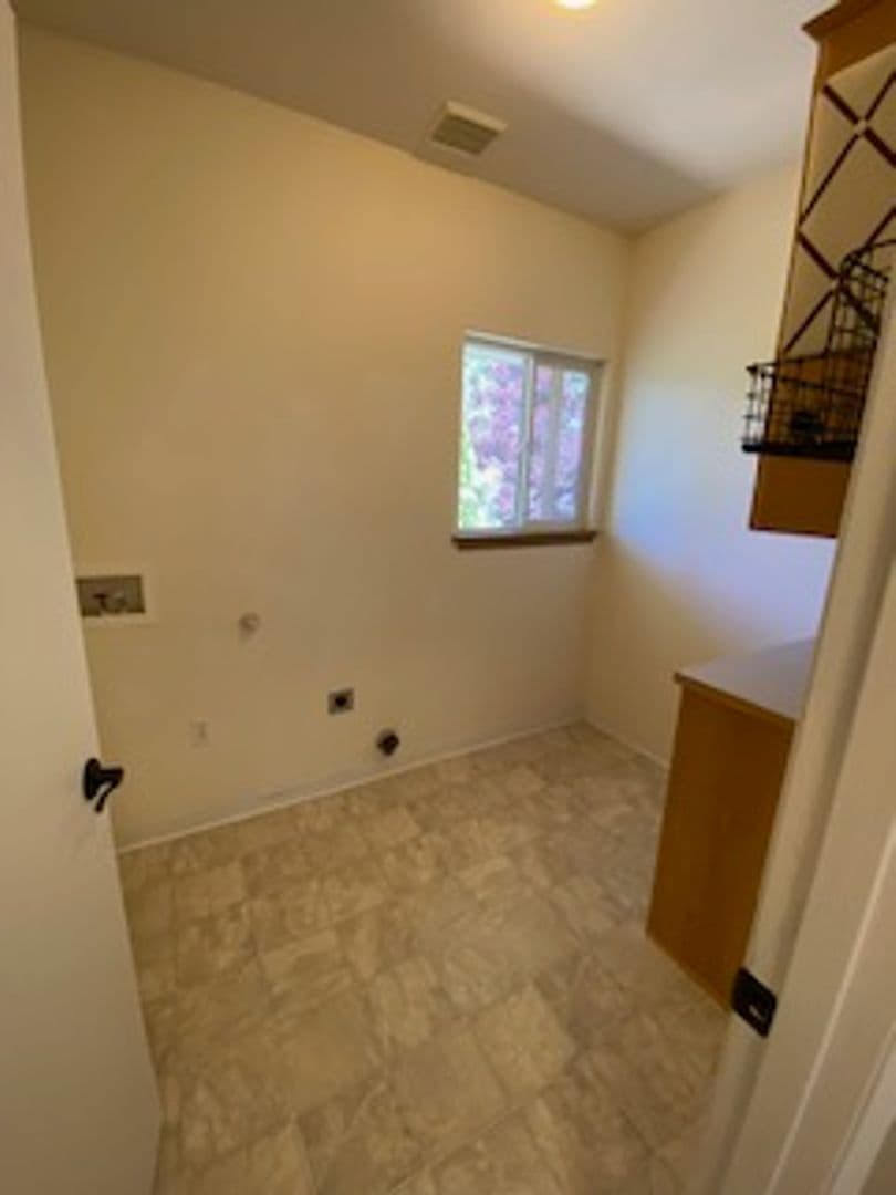 Vancouver House: 15809 NE 18 Ct
