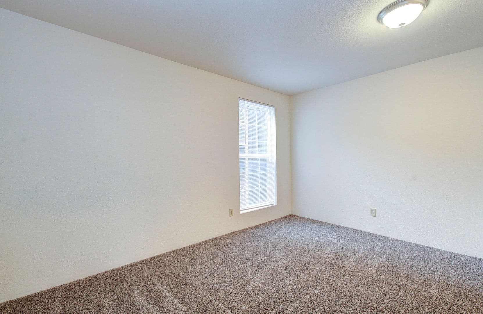 EUGENE Apartment: 1811 KINGSLEY ROAD