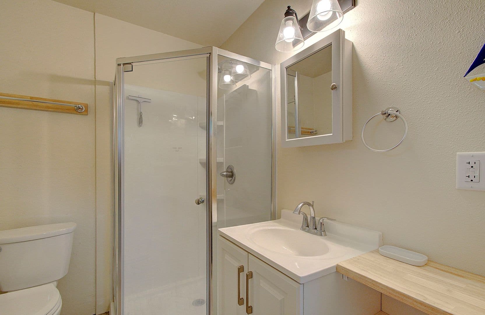 Vancouver House: 12311 SE McGillivray Blvd