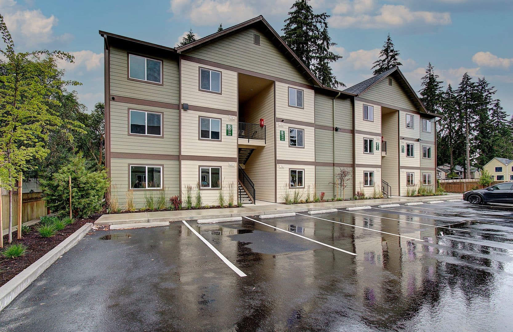Vancouver Apartment: 404 NE 117 Avenue #117