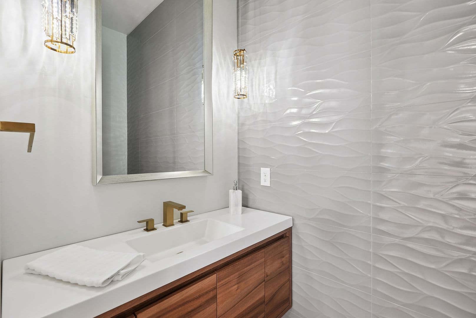 Washougal House: 1757 N Columbia Ridge Way