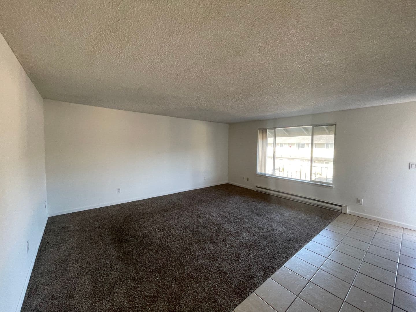 Longview Apartment: 944 33 Avenue