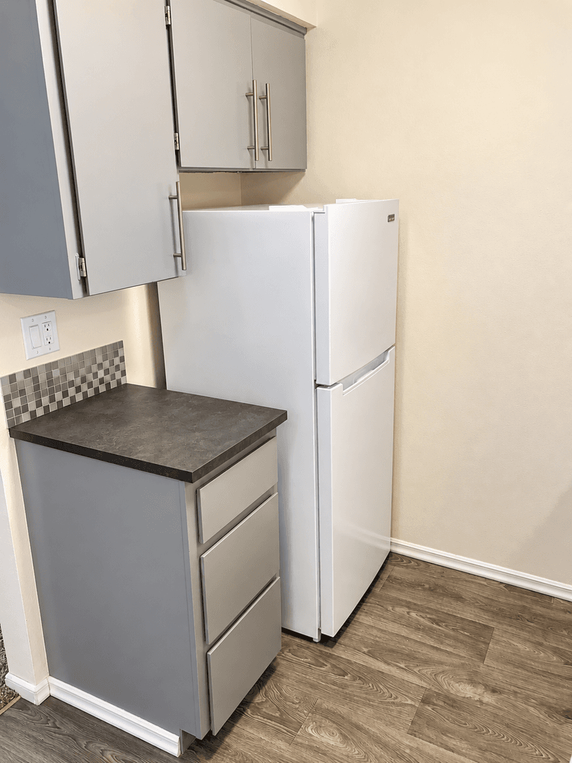 Longview Apartment: 1955 33 Avenue