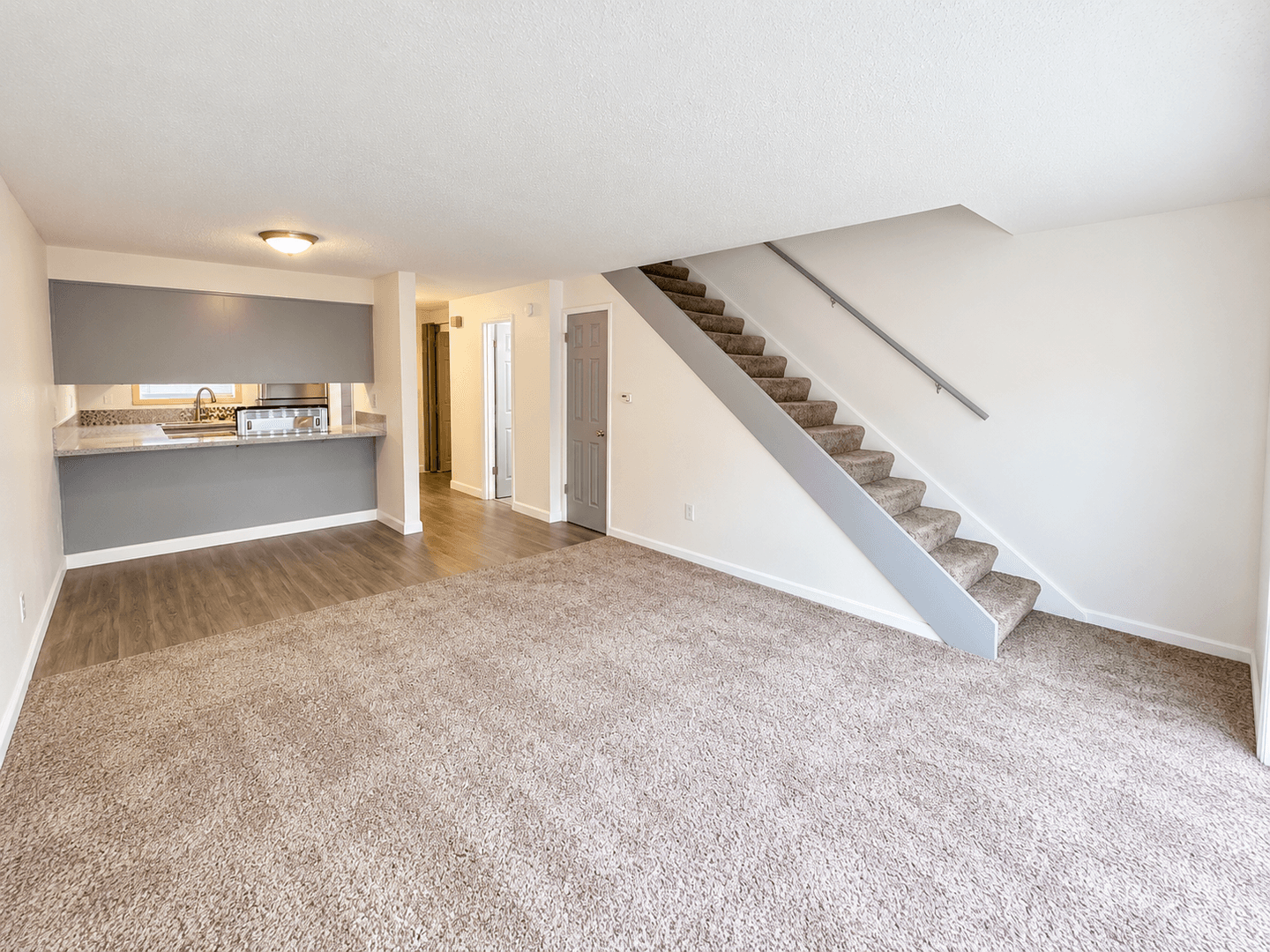 Longview Apartment: 1940 33 Avenue