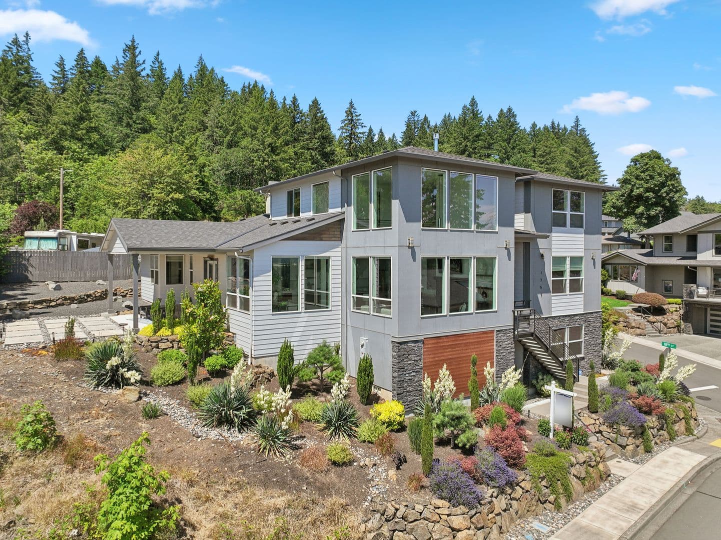 Washougal House: 1757 N Columbia Ridge Way