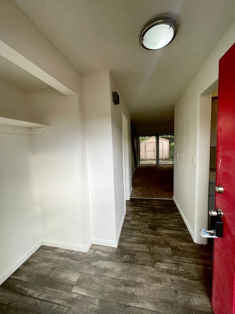 Longview Apartment: 1940 33 Avenue