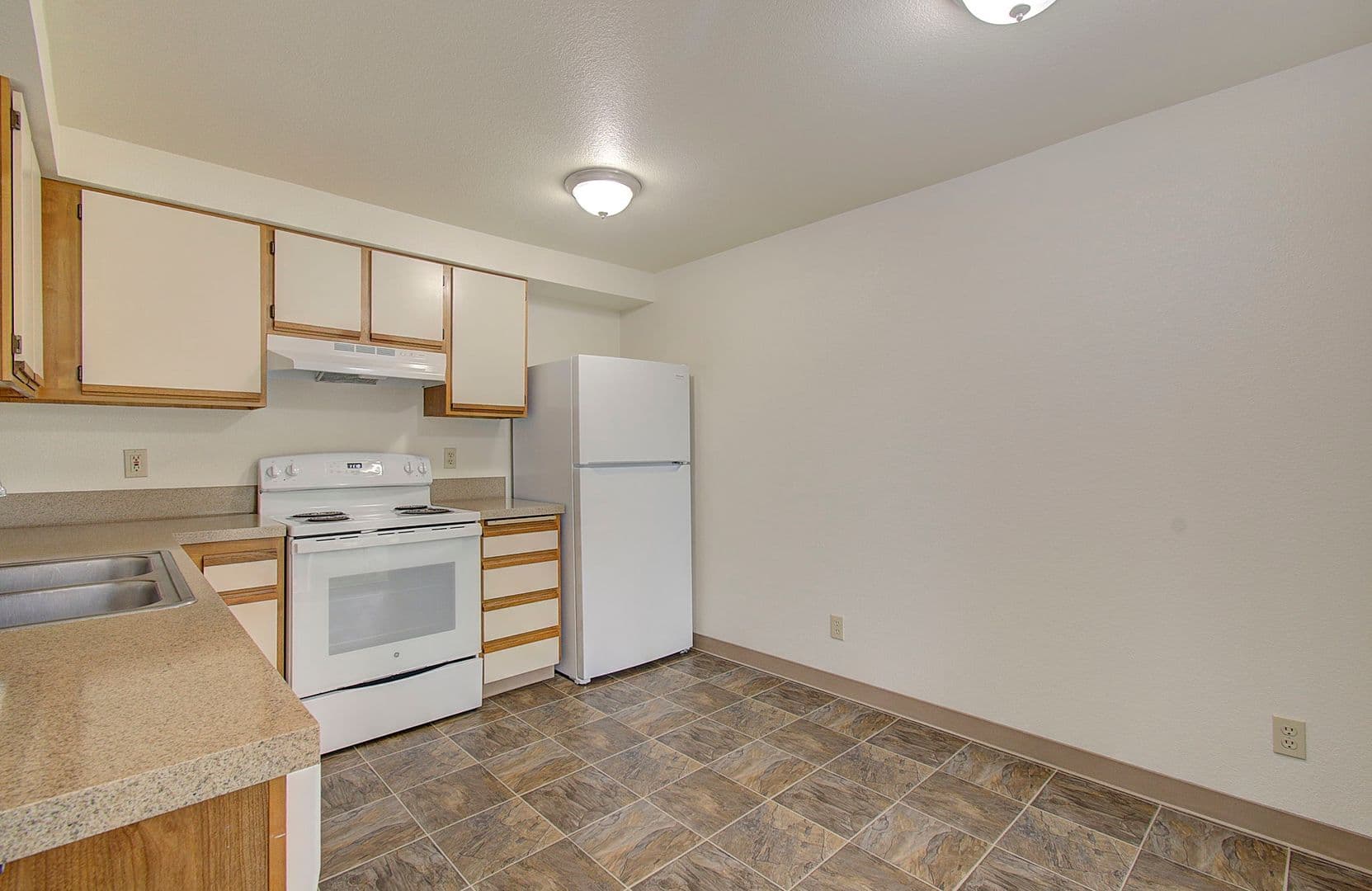 EUGENE Apartment: 1811 KINGSLEY ROAD