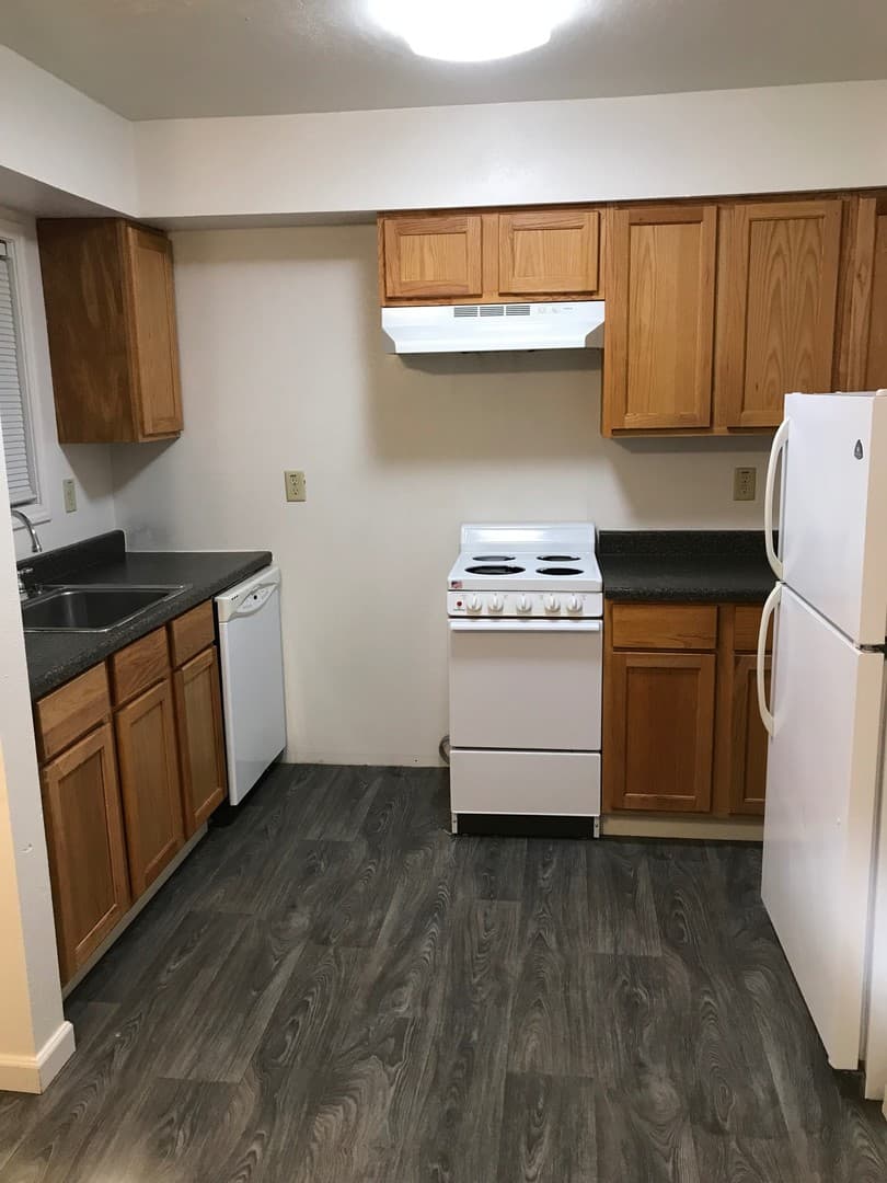 Longview Apartment: 1950 33 Avenue - 04