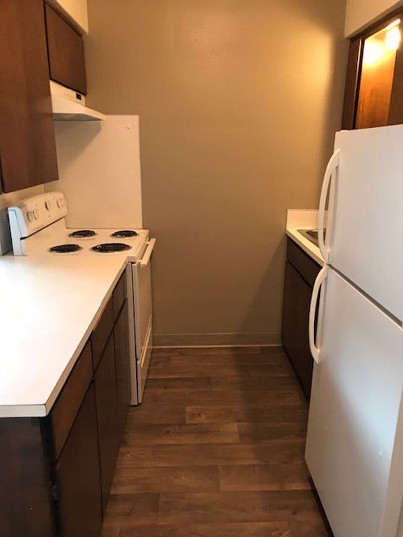 Longview Apartment: 1944 Hudson Street