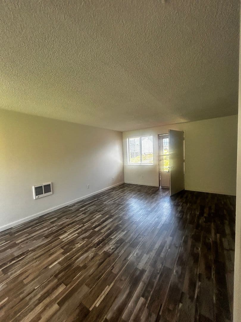 Vancouver Apartment: 3116 Kauffman Avenue