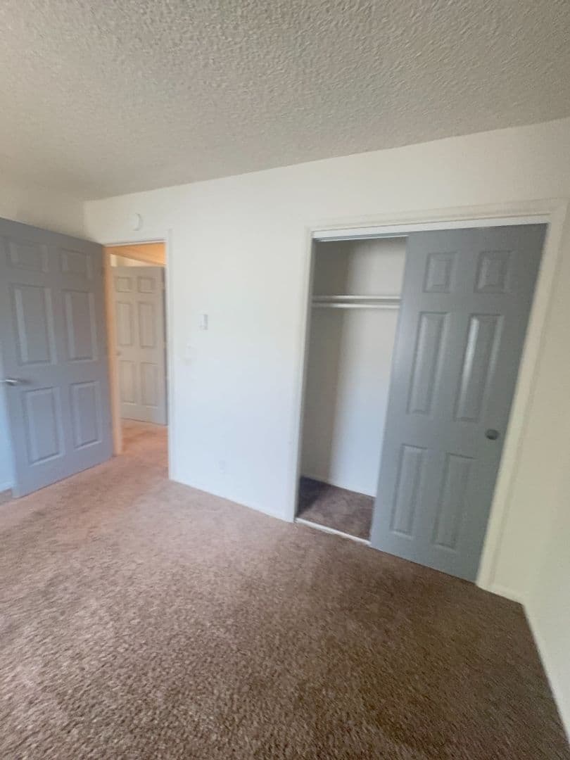 Longview Apartment: 1950 33 Avenue - 11