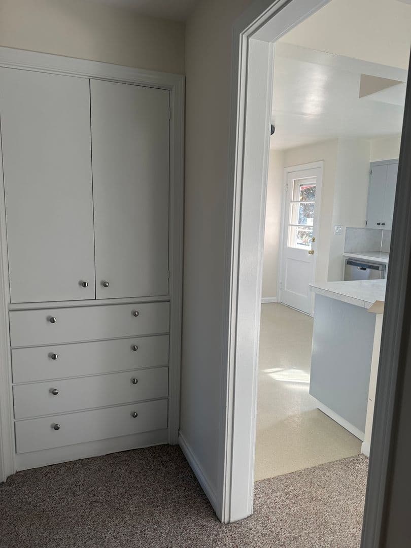 Vancouver Apartment: 1110-1112 NW 41st Street